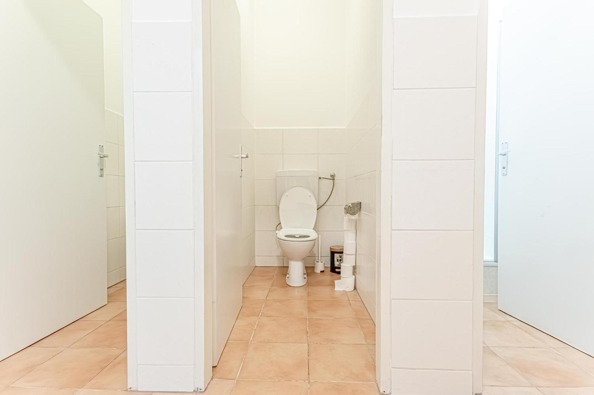 Appartamento Lovely Shared 6br With Garden Near Danube & Millenium *