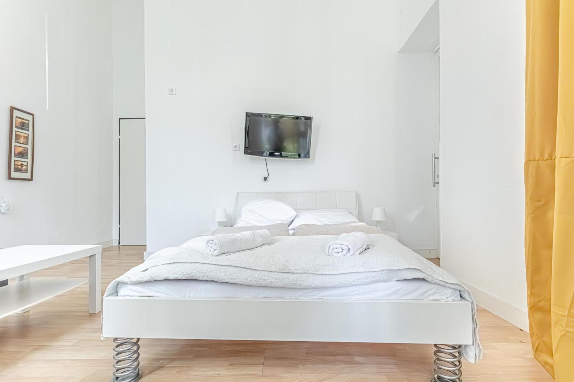 Appartamento Lovely Shared 6br With Garden Near Danube & Millenium *